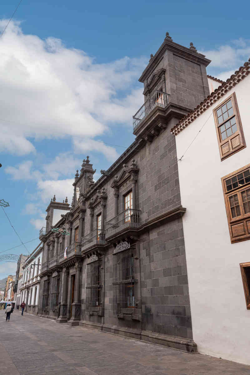 Tenerife 080 - San Cristóbal de La Laguna - palacio Salazar.jpg